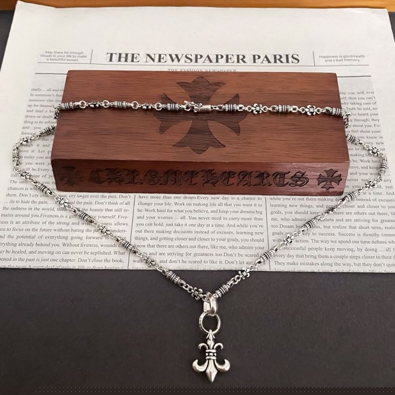 Ch**me He**ts necklaces